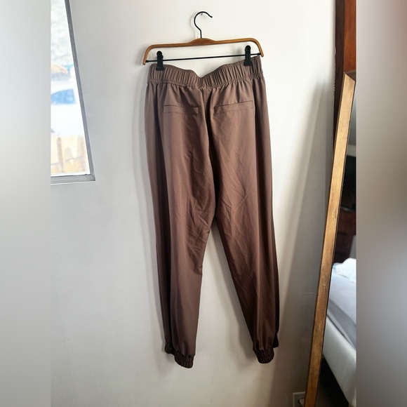 VARLEY | Enzo snap button cuff pant in taupe | size large - Picture 4 of 8